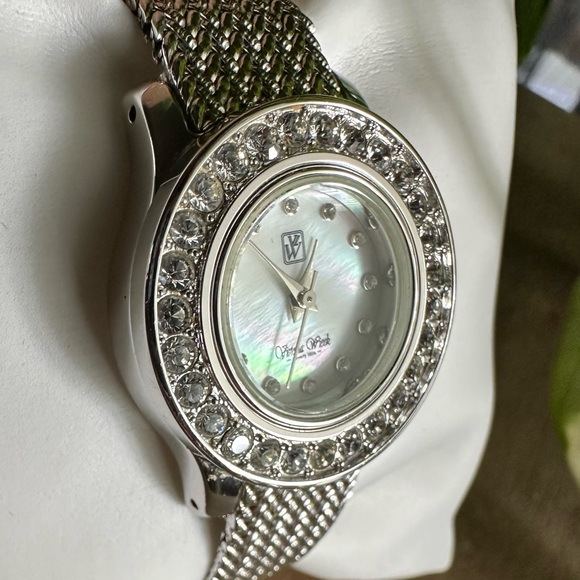 Victoria Wieck Dress Watch Beverly Hills, Silver tone, Silver Band Crystal bevel - Picture 6 of 8